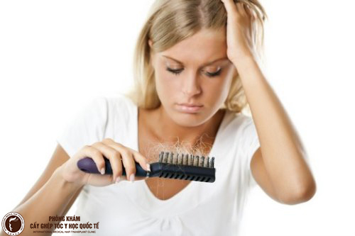 Rụng tóc bất thường là do đâu và vài bí quyết khắc phục