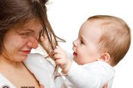 Rụng tóc quá nhiều sau sinh, nỗi lo của các bà mẹ bỉm sữa